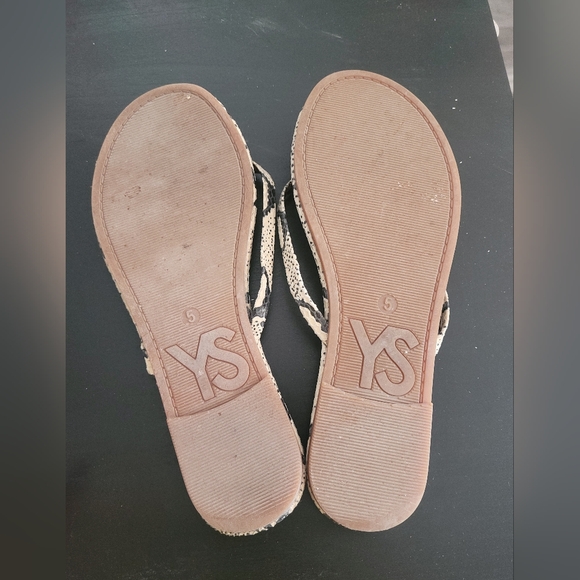 Yosi Samra | Thong Sandals - Size 5 - Picture 3 of 4